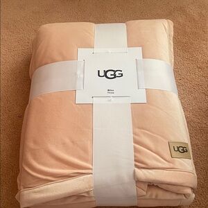 UGG Bliss Throw Blanket - preach color new 50x70